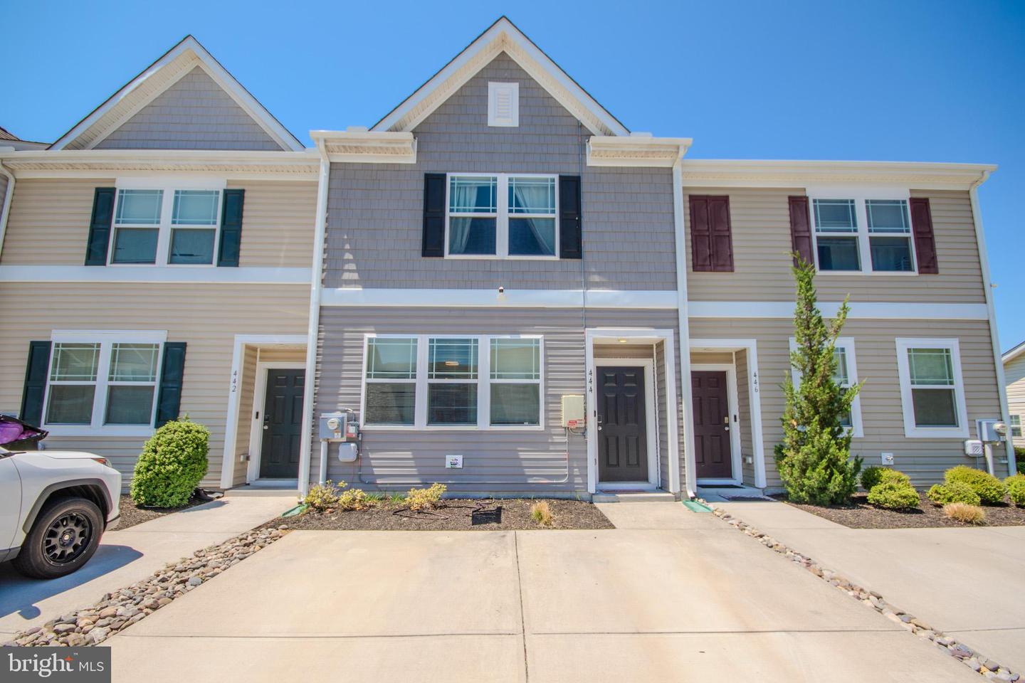 444 Creekbed Cir — photo