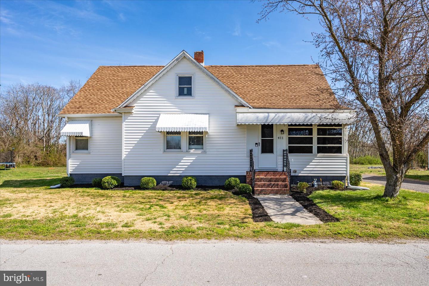 411 E Walnut St — photo