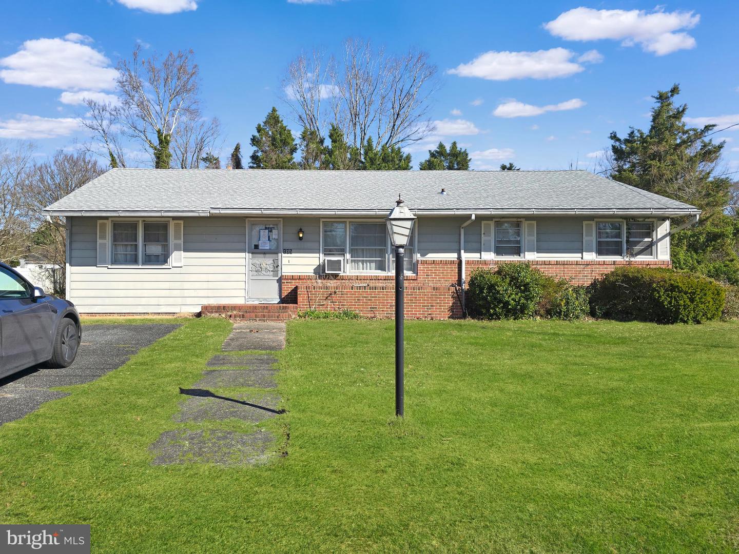 105 Lakeview Dr — photo