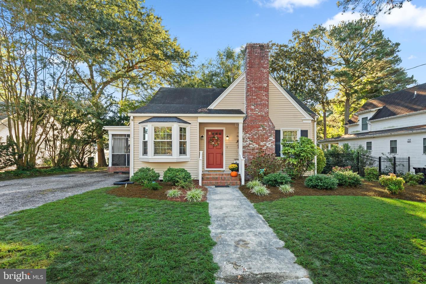1003 Riverside Dr — photo