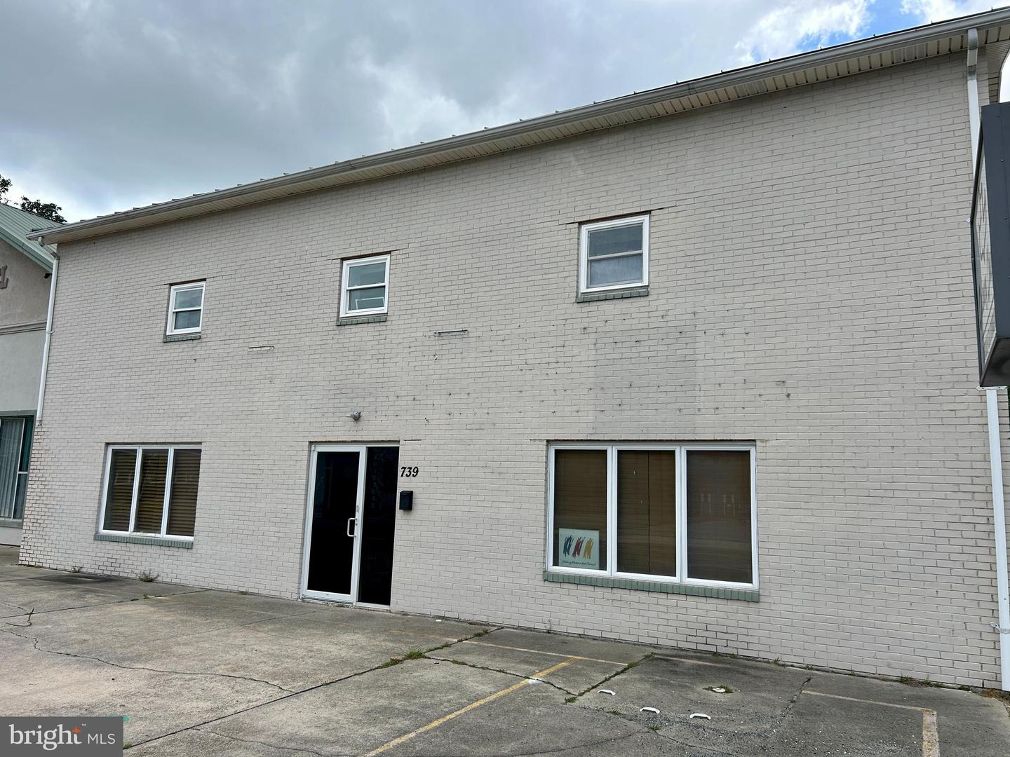 739 E Main St #B — photo