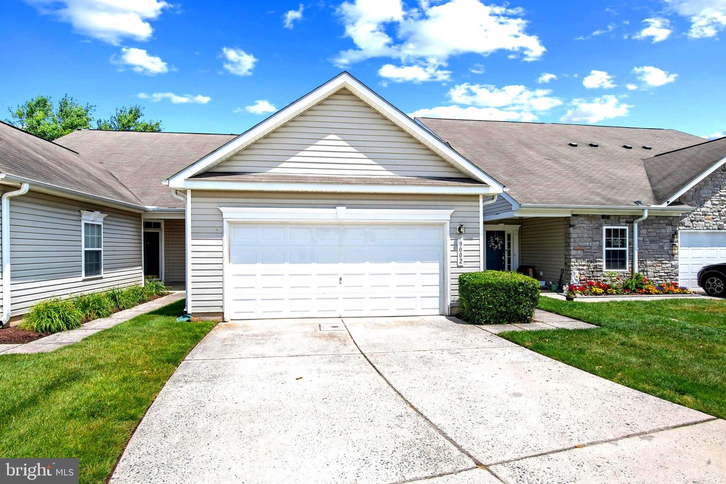 9002 Executive Club Dr — photo