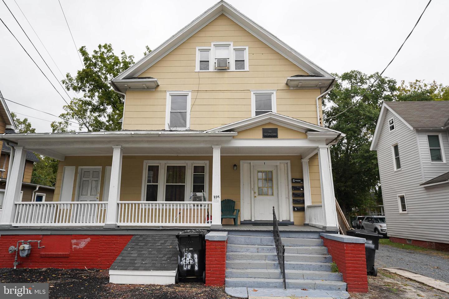 235 Newton St #4 — photo