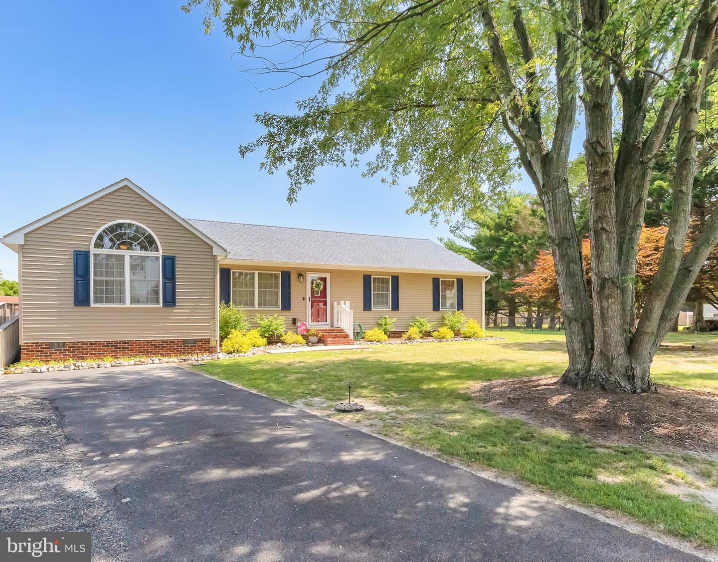 6185 Trails End Ct — photo