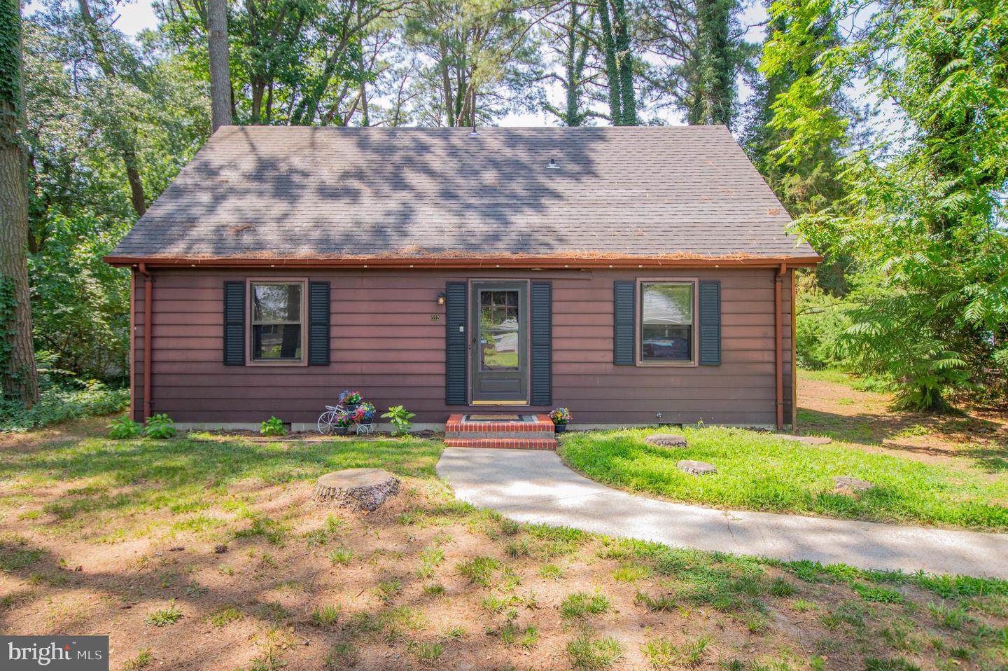 352 Carey Ave — photo