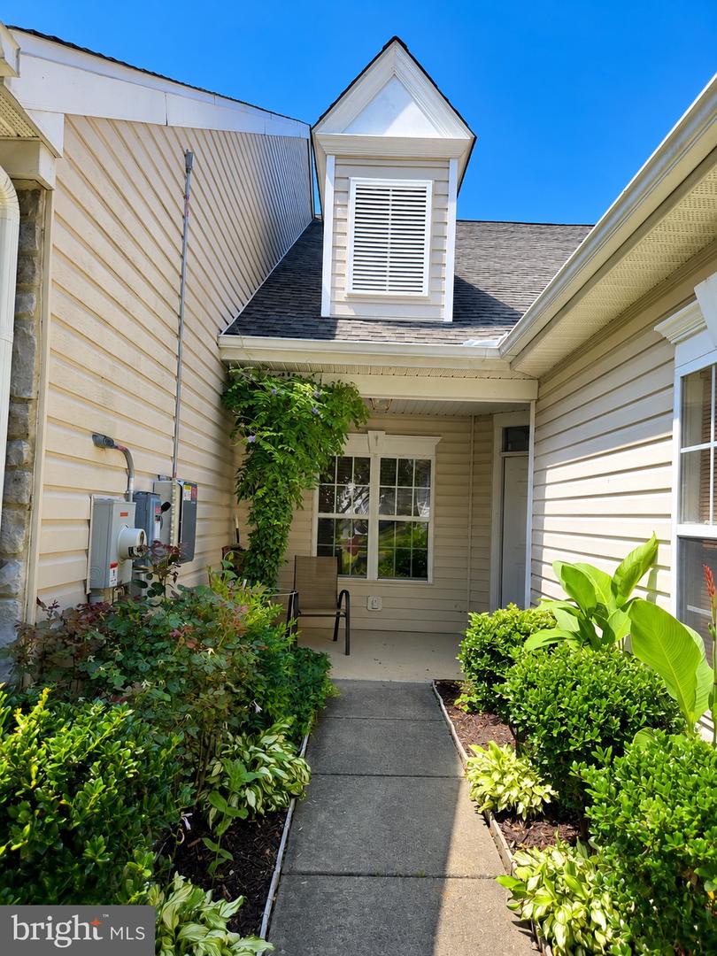 9036 Executive Club Dr — photo