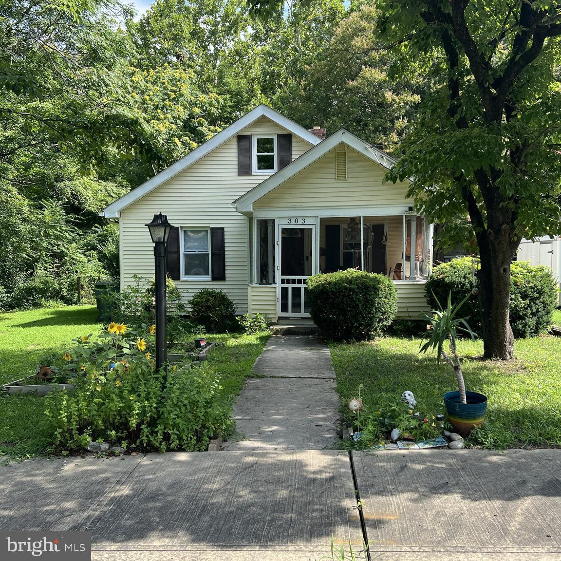 303 S Park Dr — photo