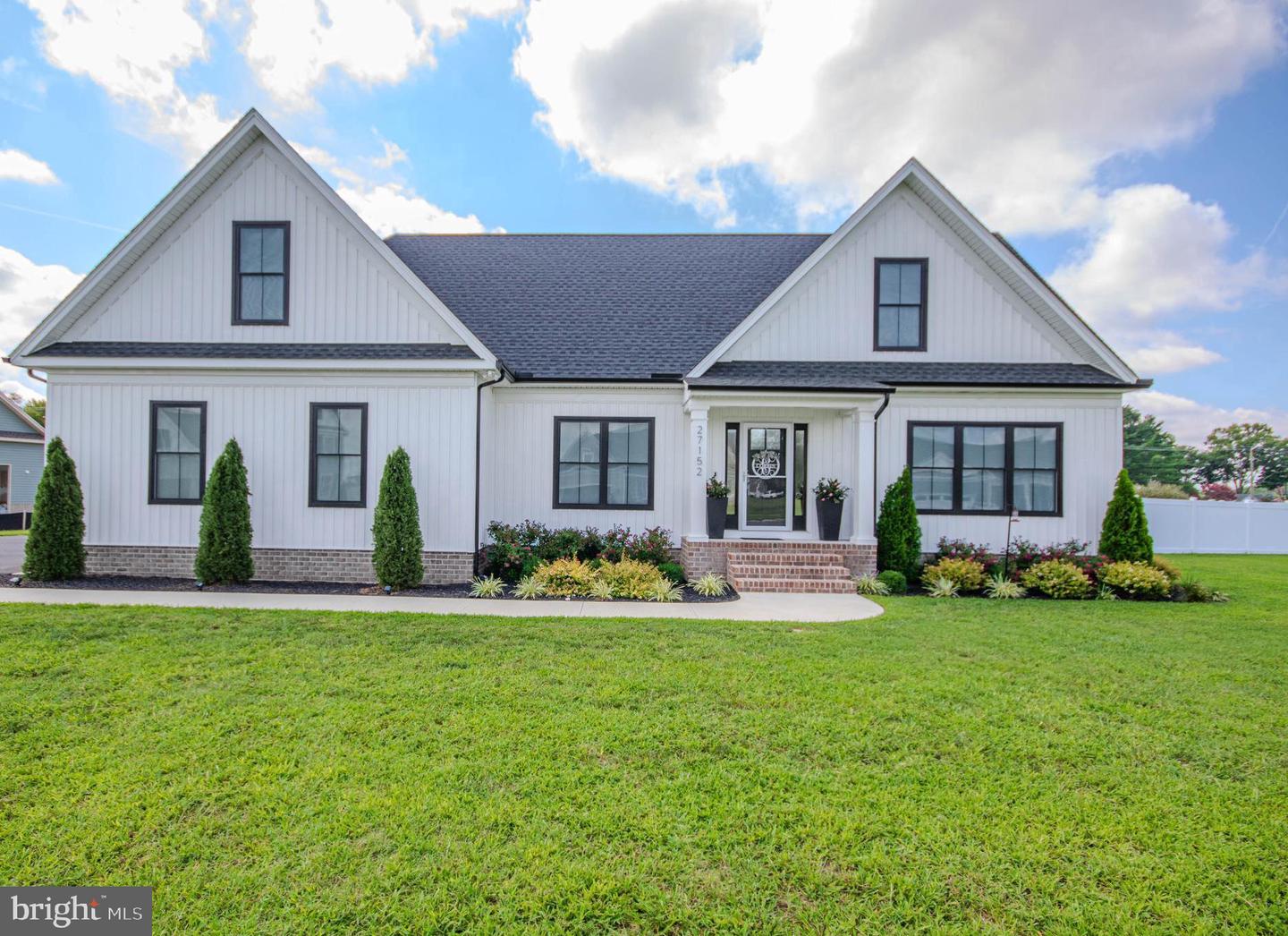 27152 Equestrian Dr — photo