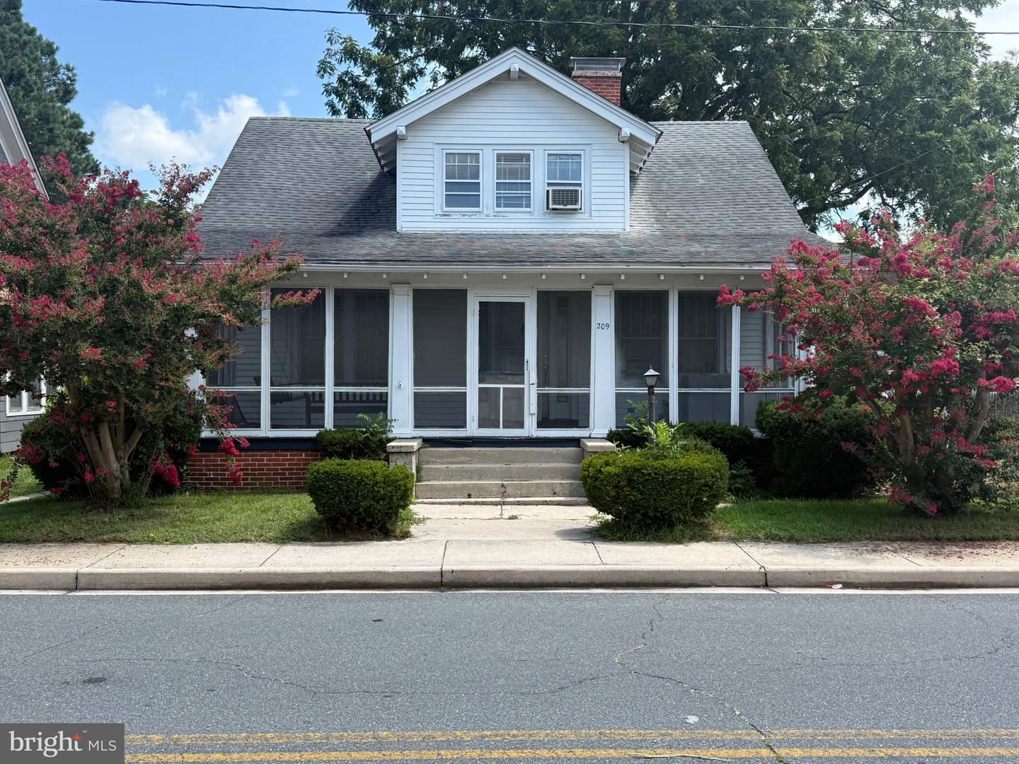 209 Main St — photo