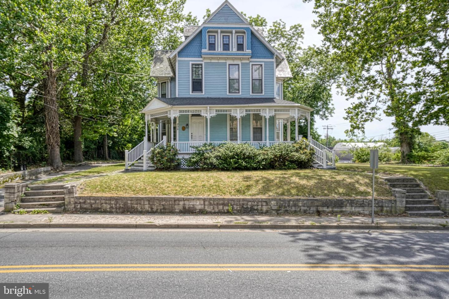 208 W Isabella St — photo