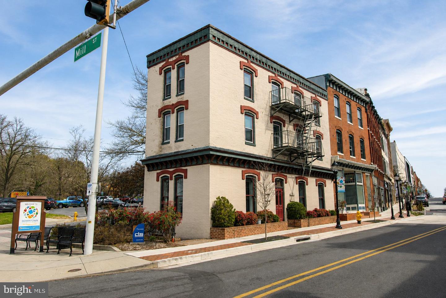 243 W Main St — photo