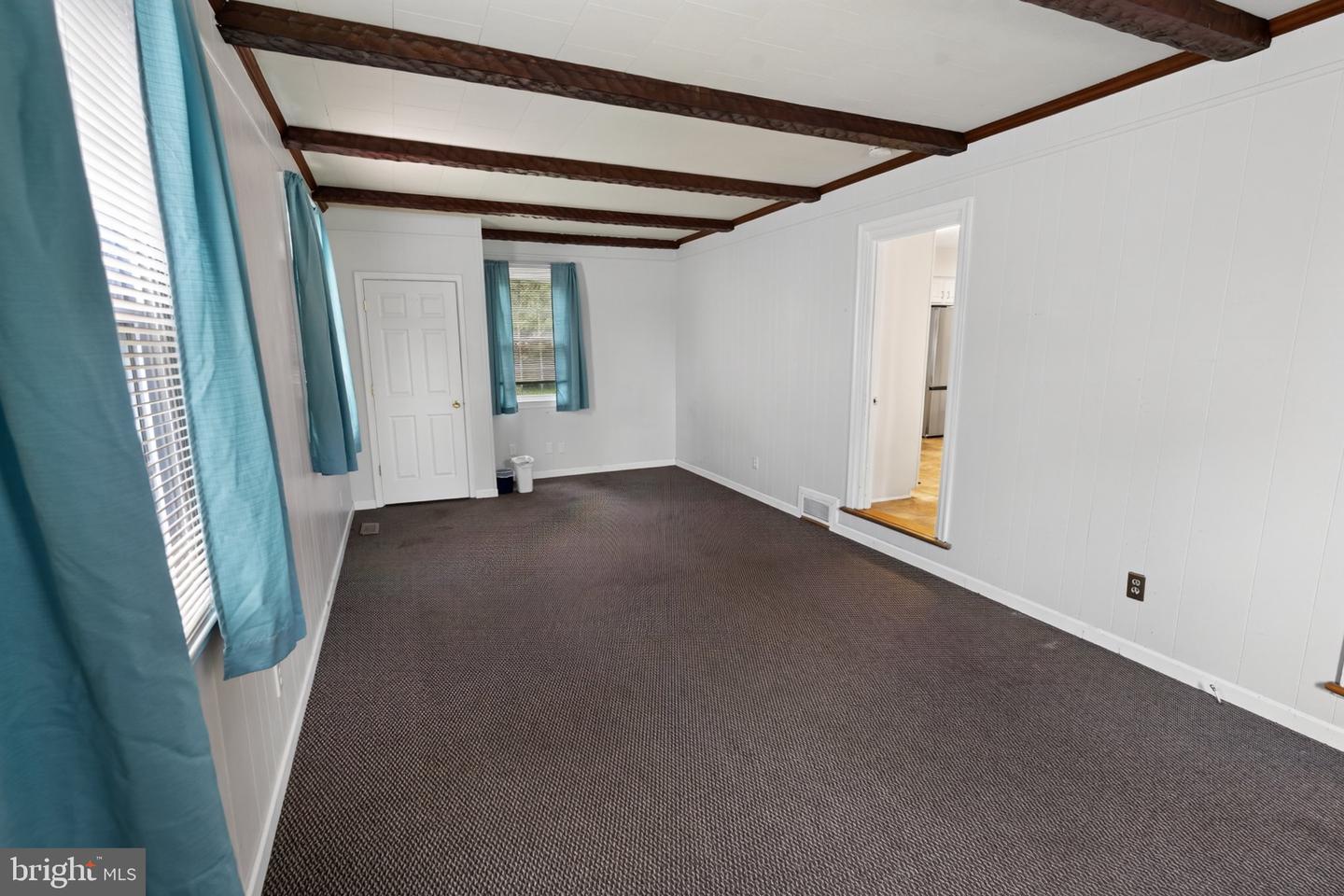 611 Lakeside Dr — photo