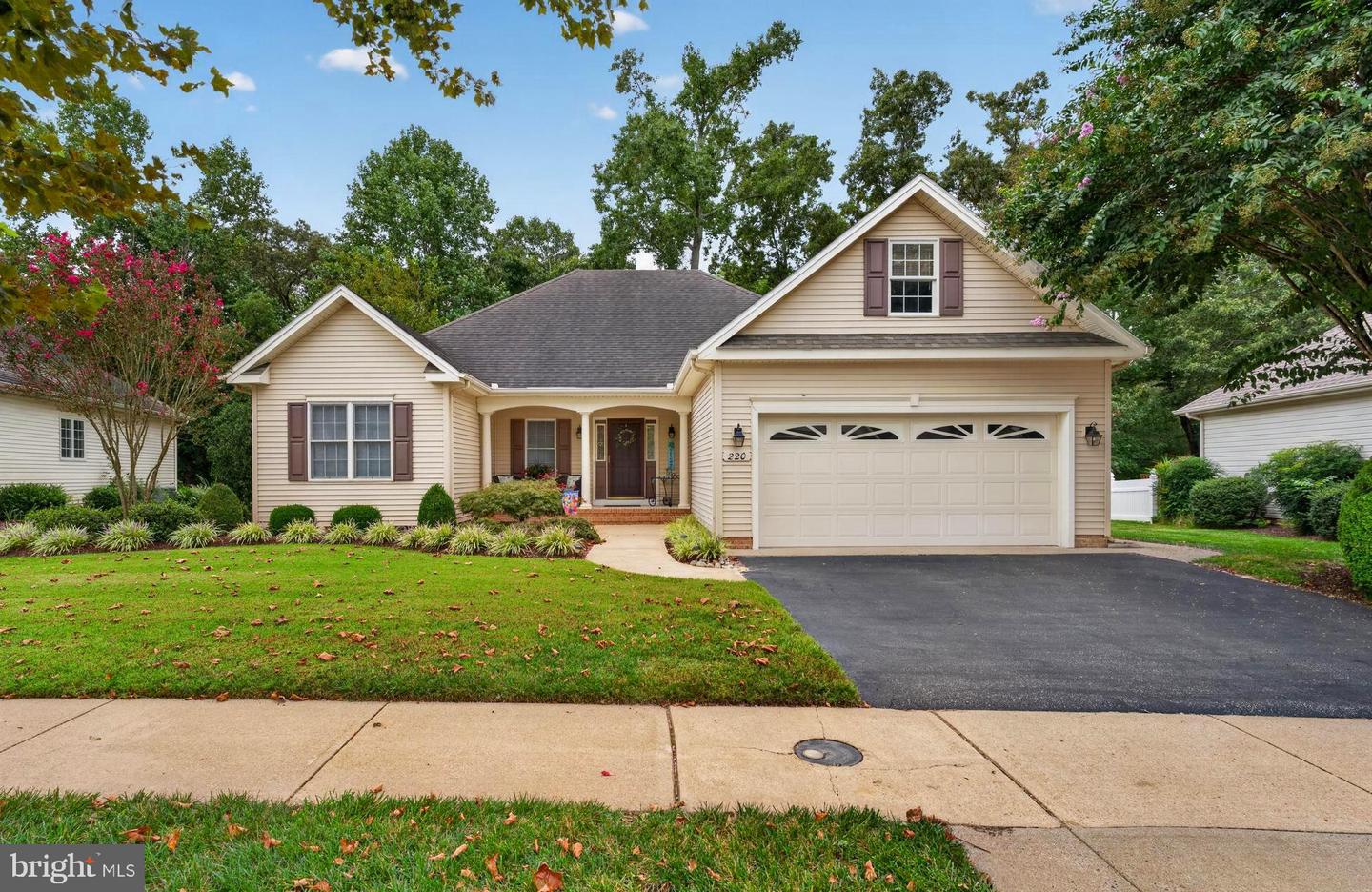 220 Creekside Dr — photo
