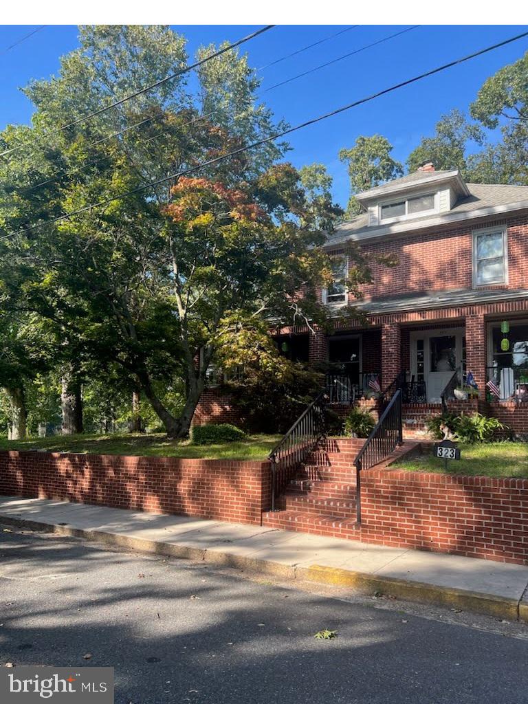 323 New York Ave — photo