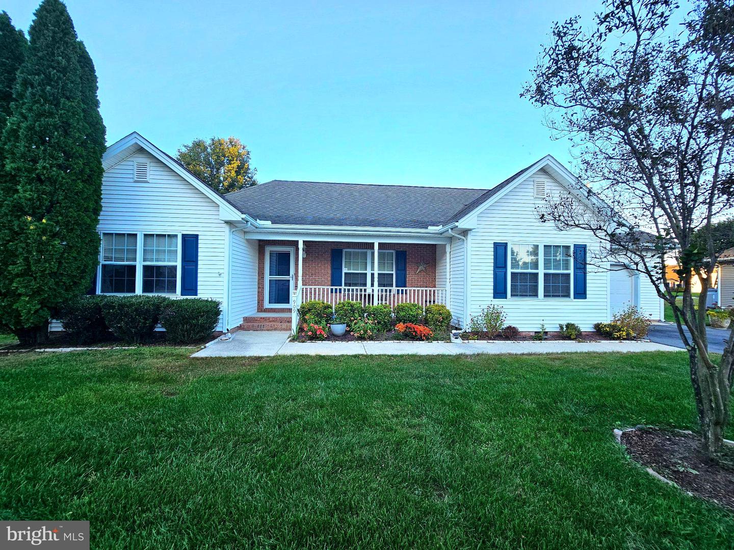 909 Sapphire Ct — photo