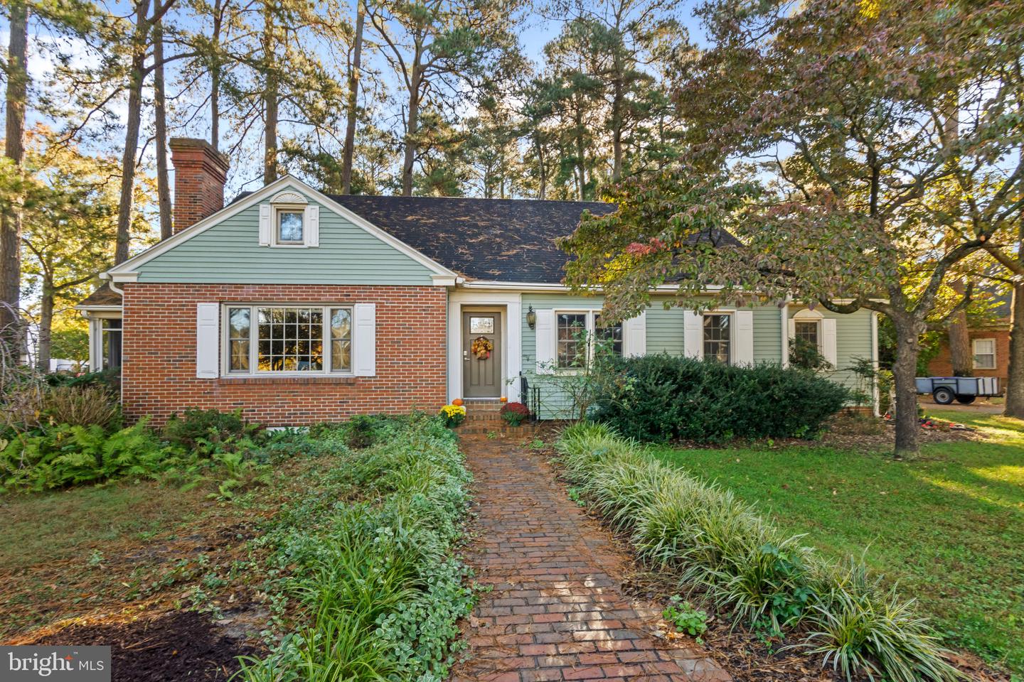 1129 Riverside Dr — photo