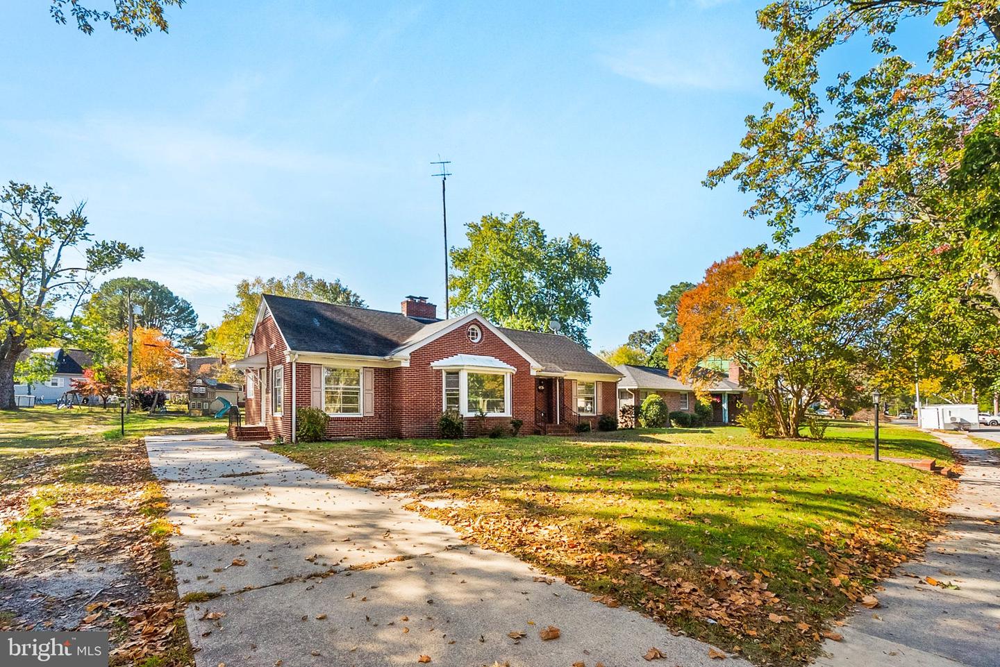 518 S Park Dr — photo