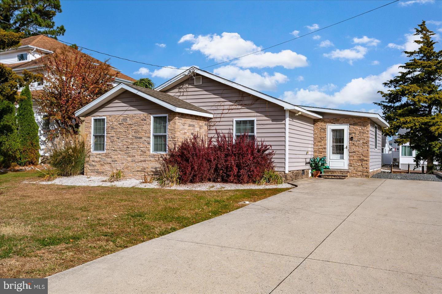 10428 Exeter Rd — photo