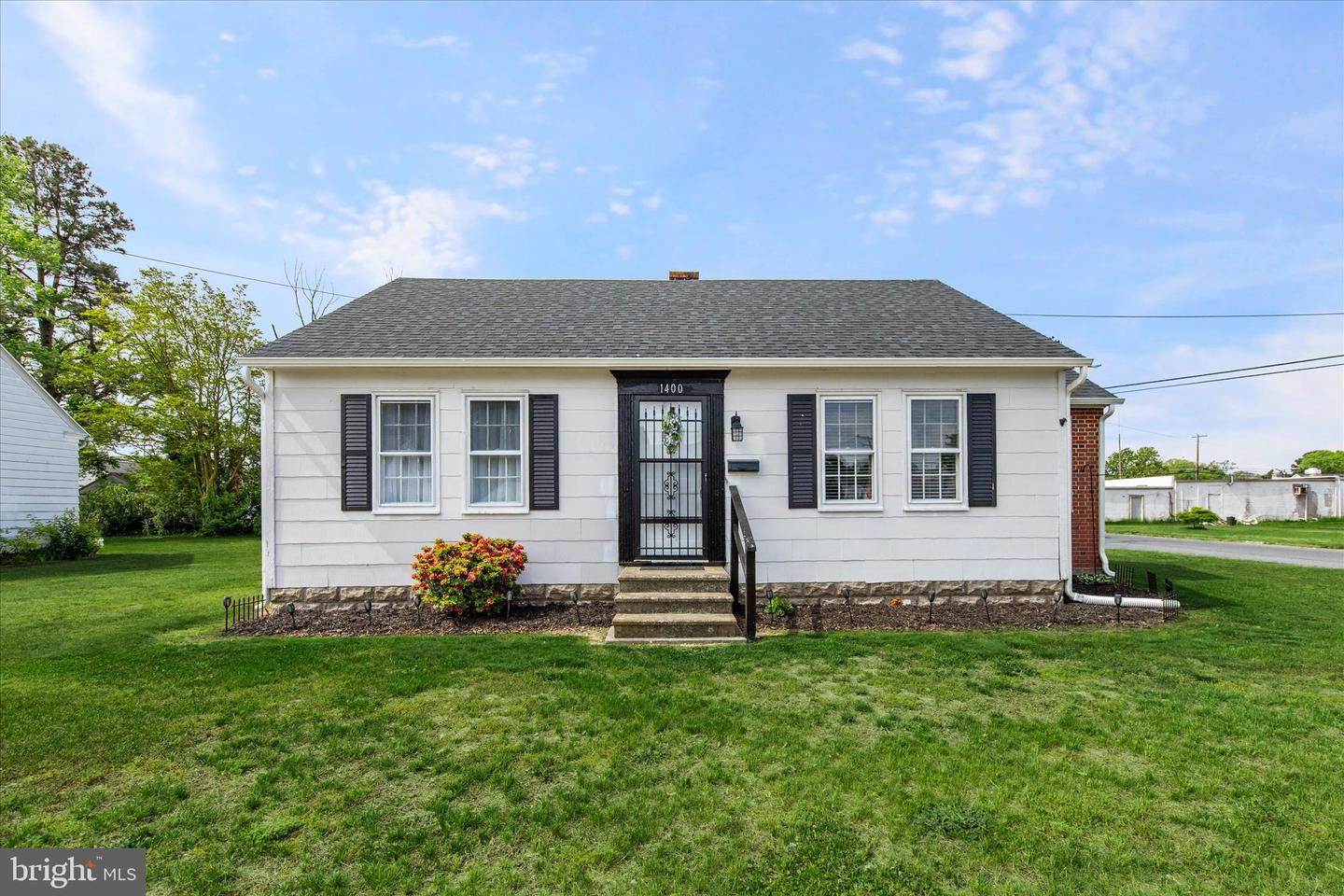1400 Linden Dr — photo
