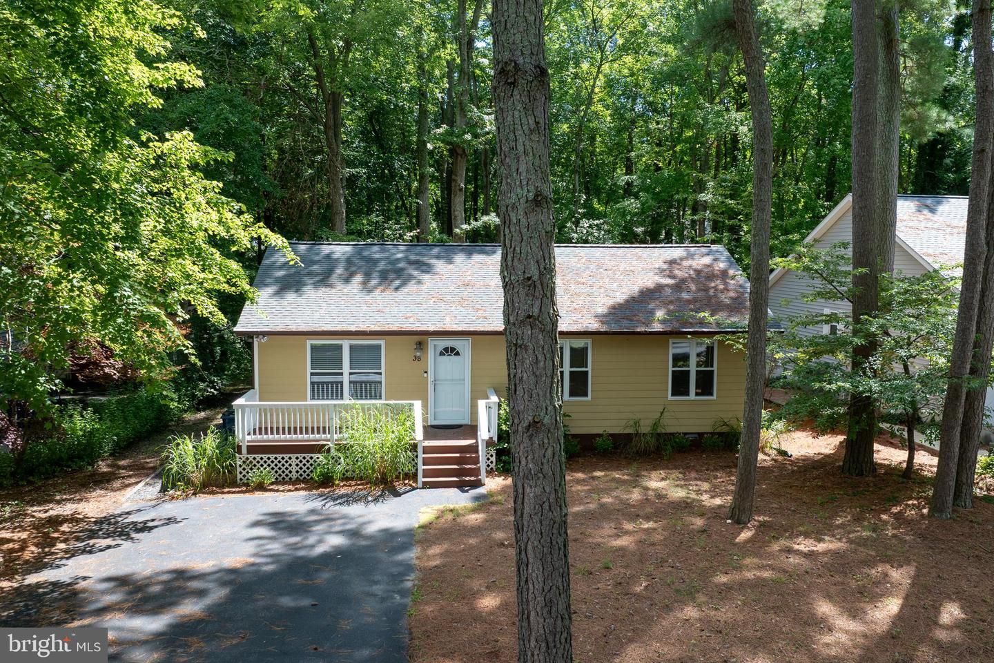 38 Fairway Ln — photo