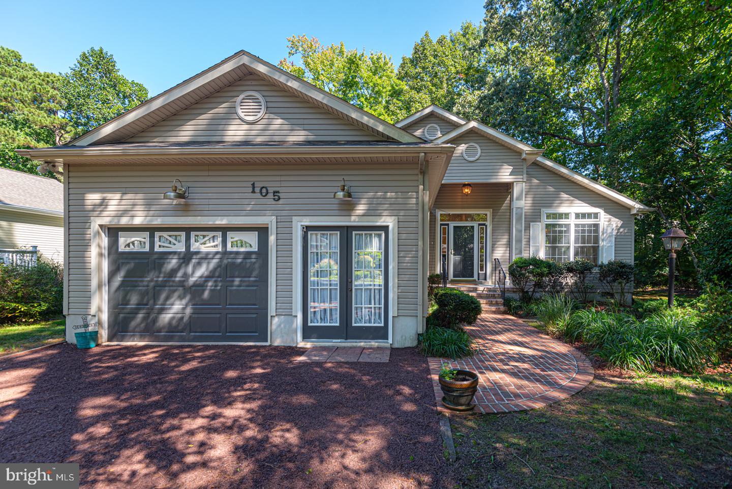 105 Tail Of The Fox Dr — photo
