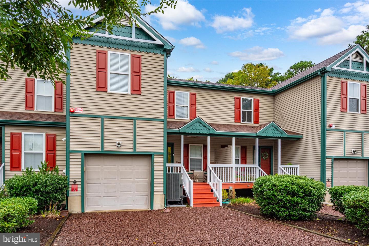 323 Yacht Club Dr — photo