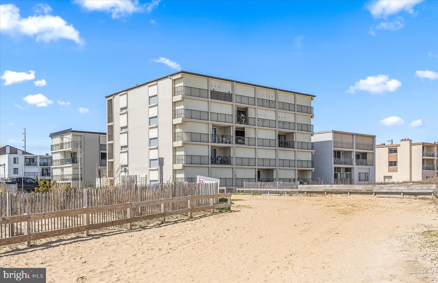 7001 Atlantic Ave #E205 — photo