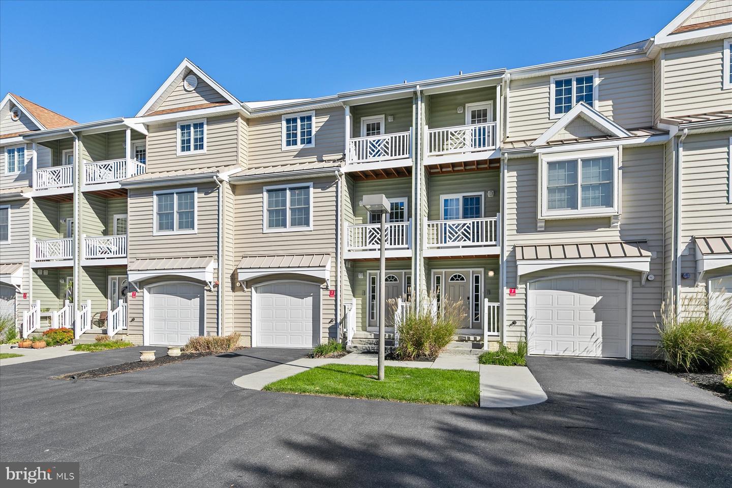 9823 Golf Course Rd #7 — photo