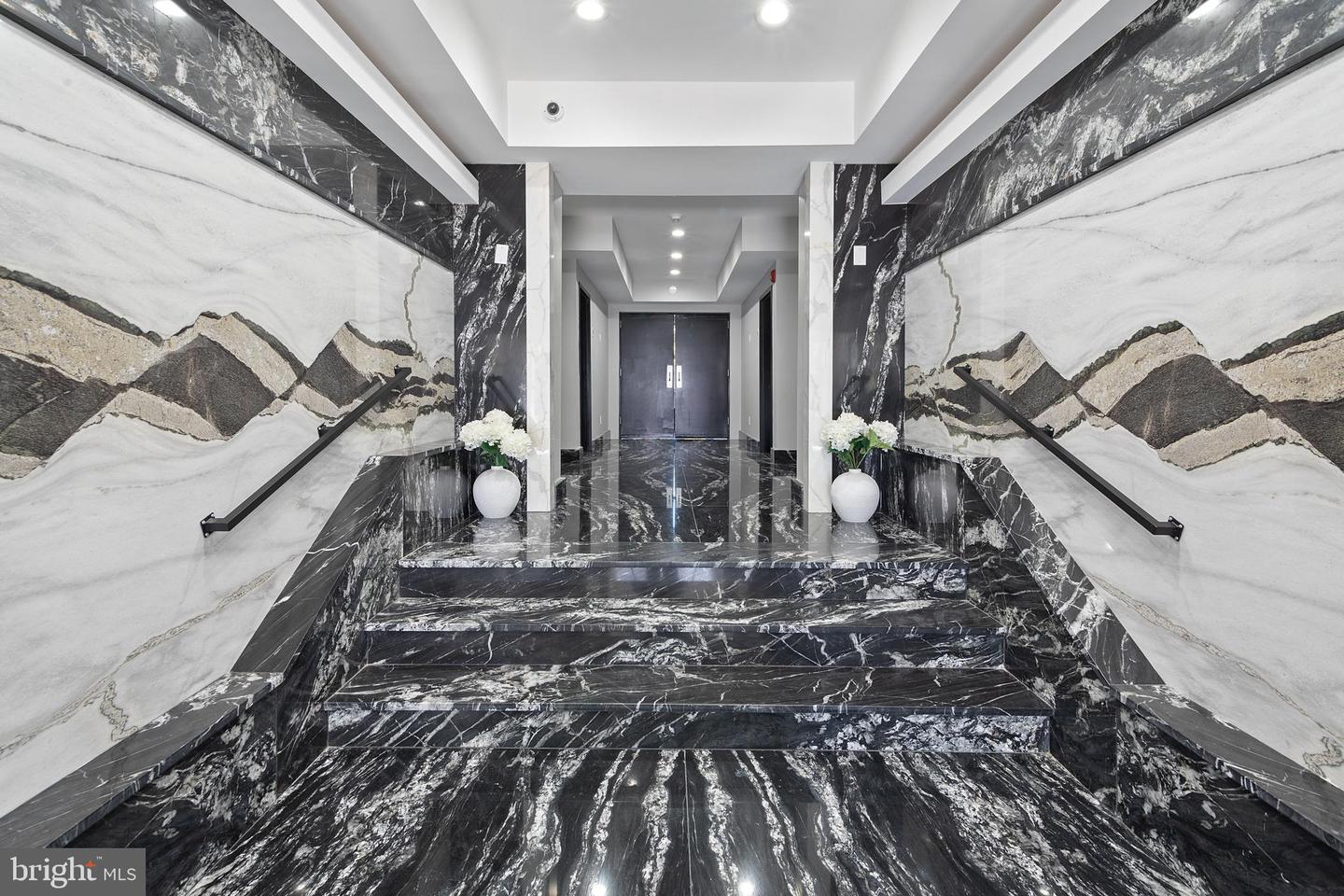 5311 Atlantic Ave #303 — photo
