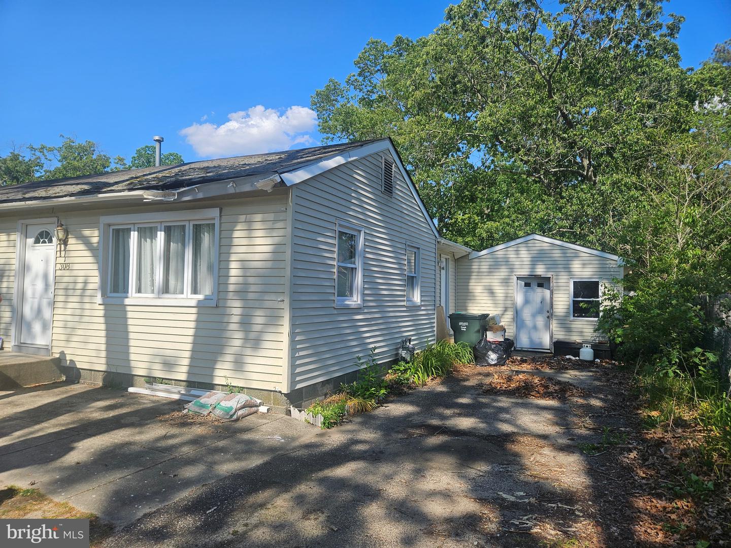 308 Sherwood Dr — photo