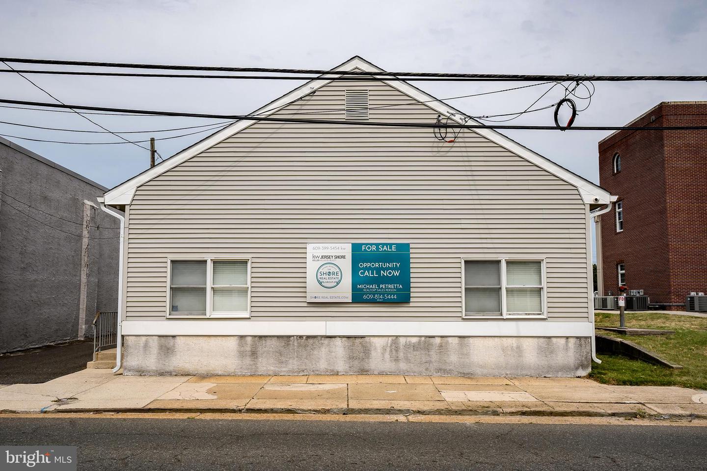 717 Shore Rd — photo