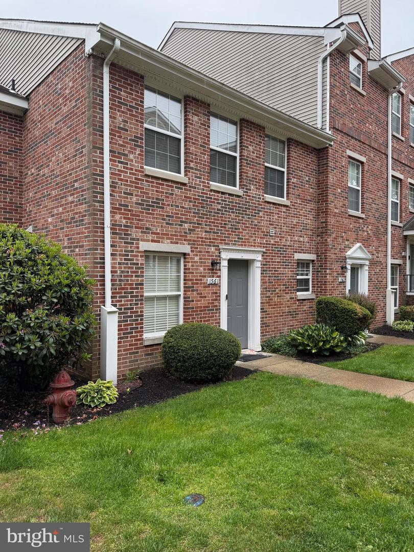 1561 Washington Ct — photo