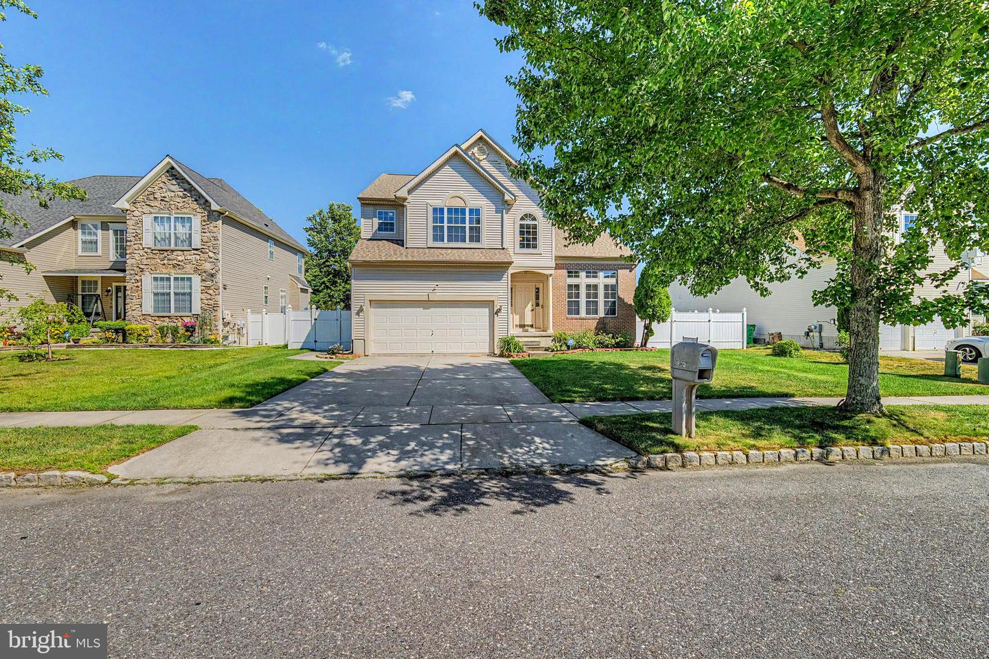 214 E Kennedy Dr — photo
