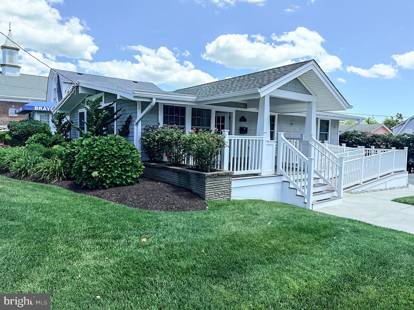 624 Shore Rd — photo