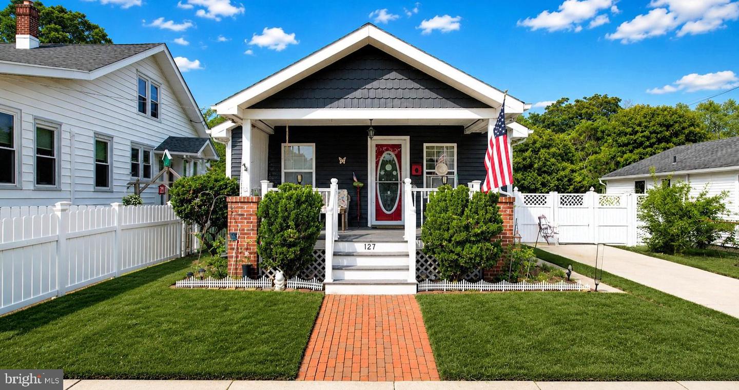 127 W Pierson Ave — photo