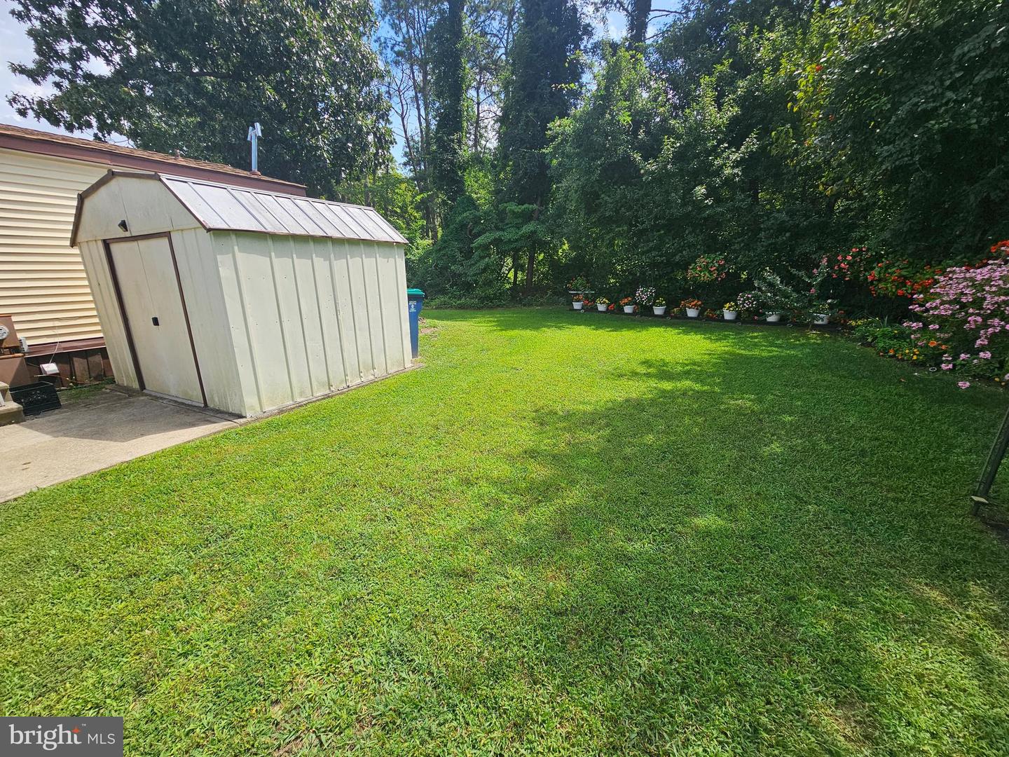 261 Mayflower Dr — photo