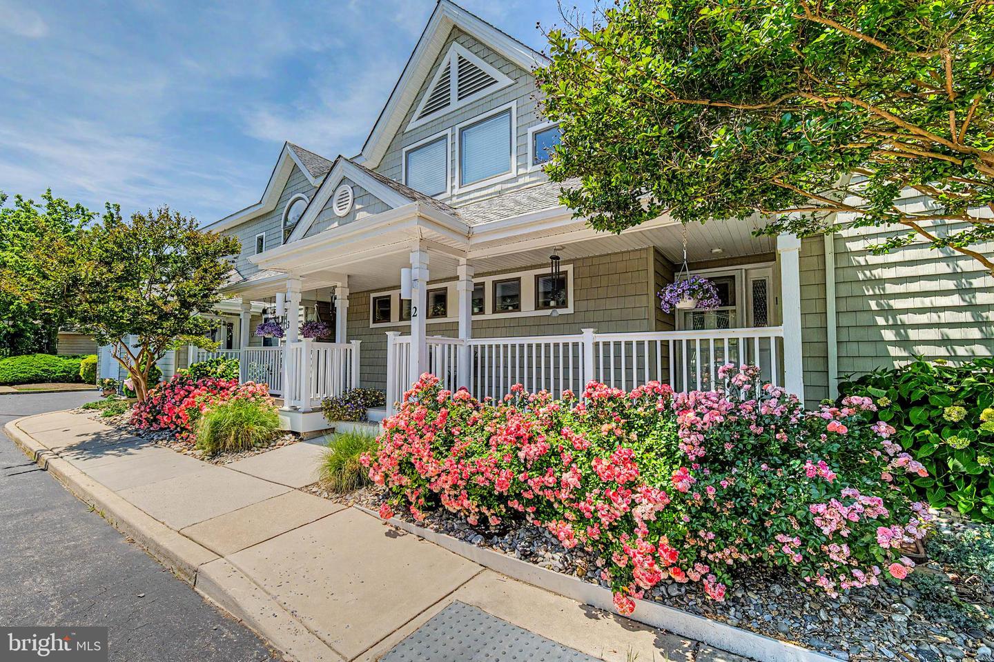 2 Catalina Dr — photo