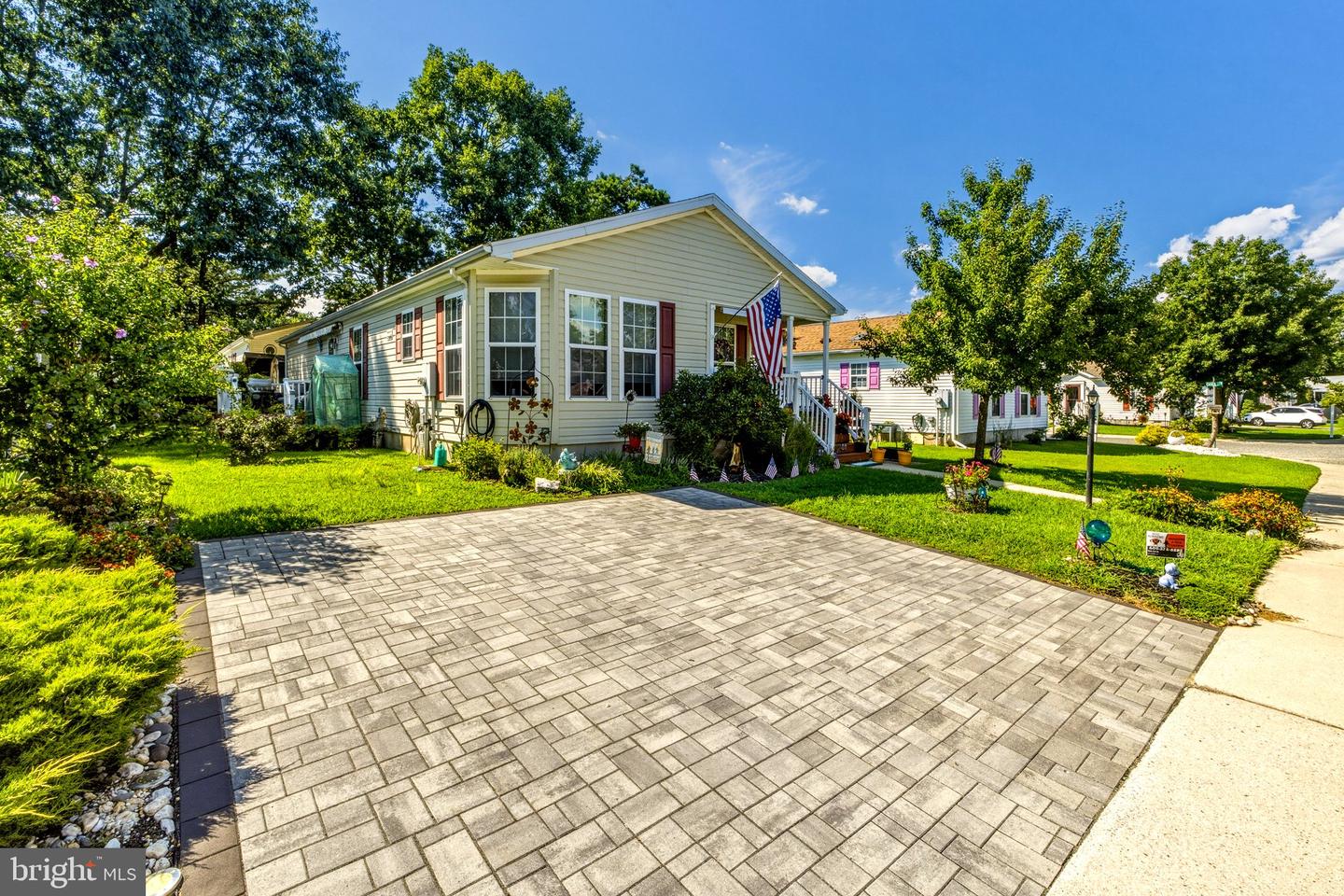 53 Redwood Dr — photo
