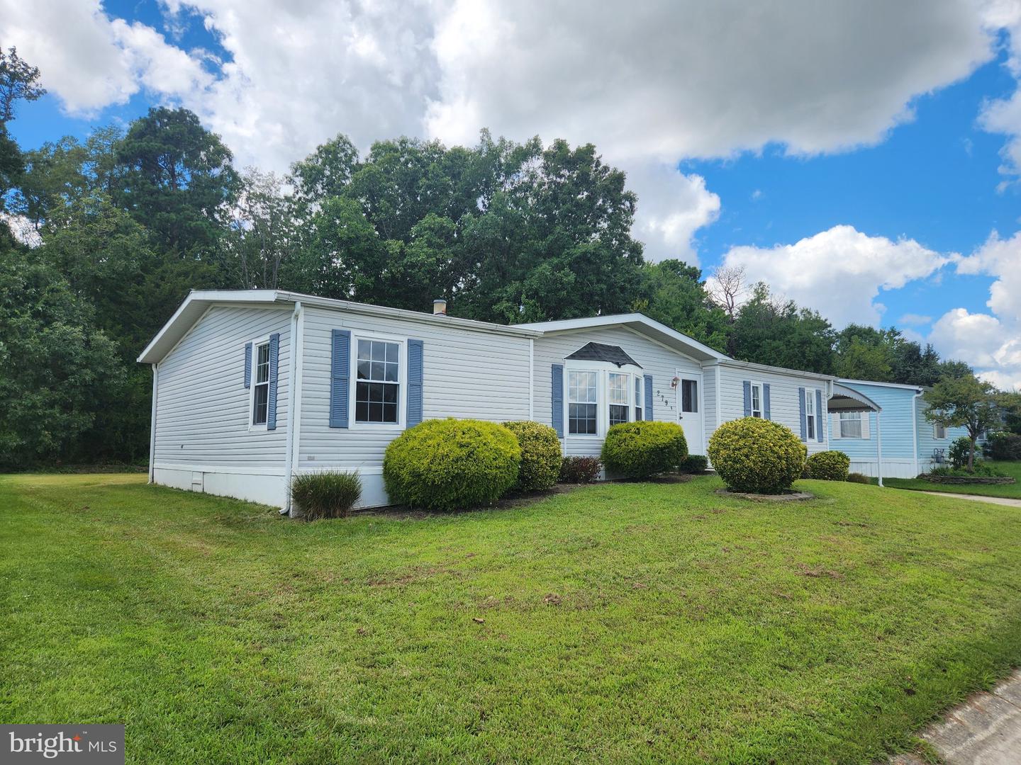 279 Mayflower Dr — photo