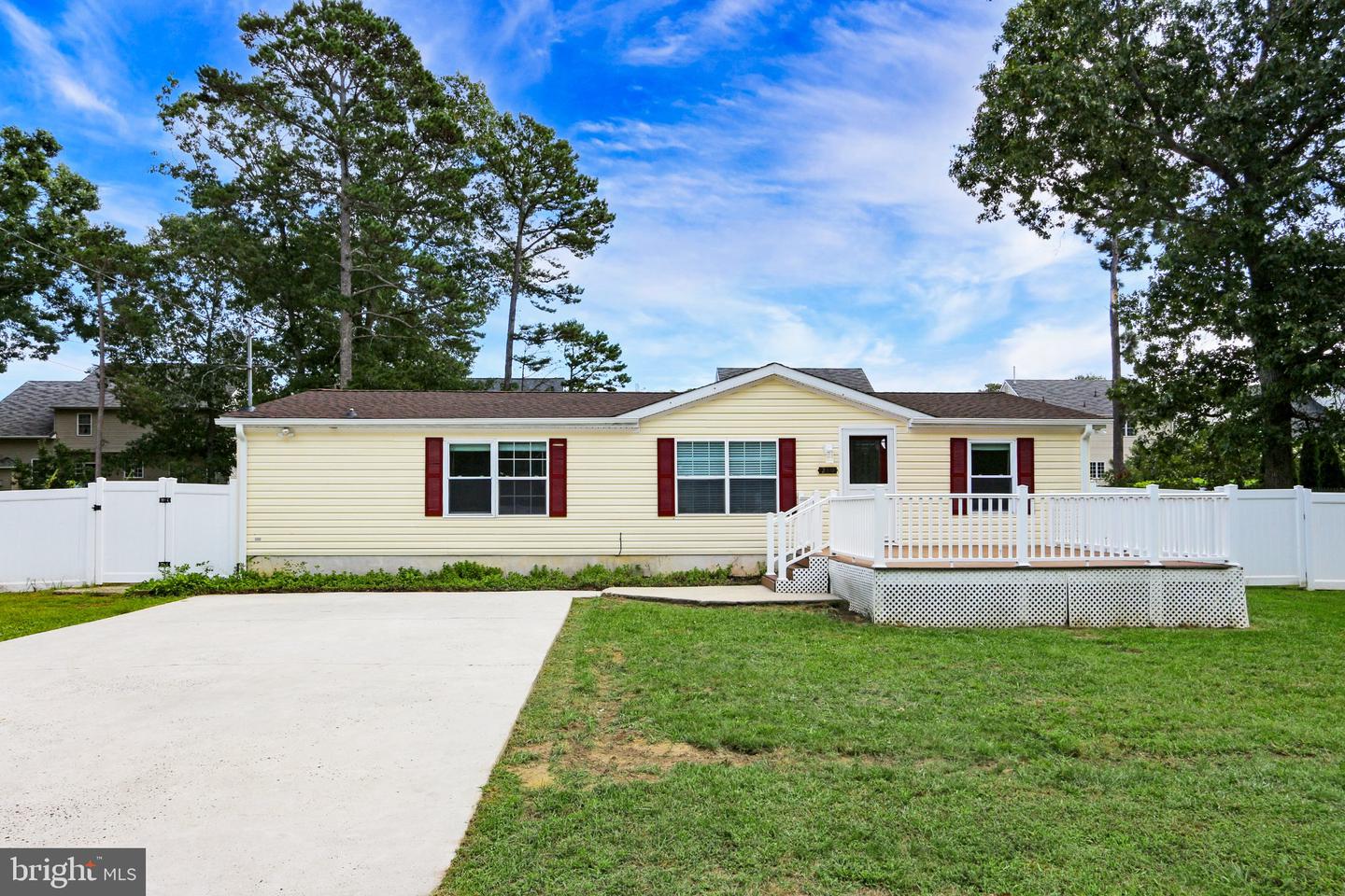 210 Carver Ave — photo