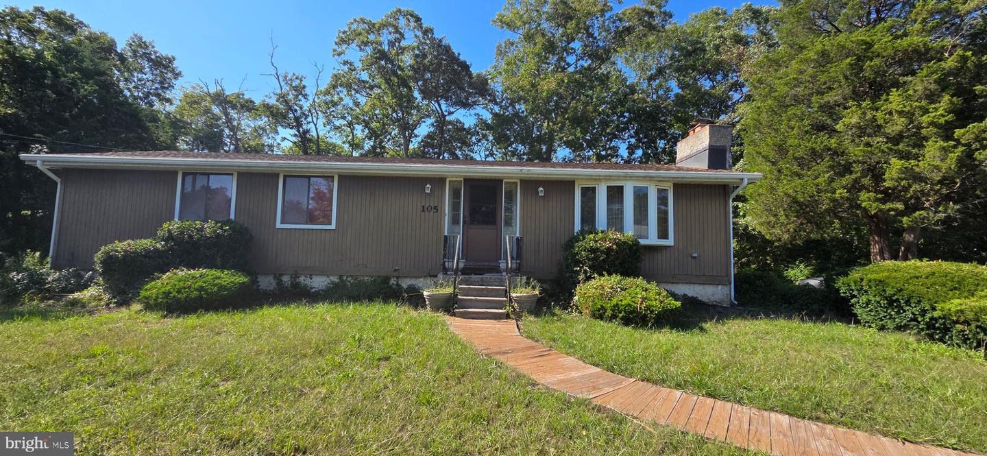 105 Laurel St — photo