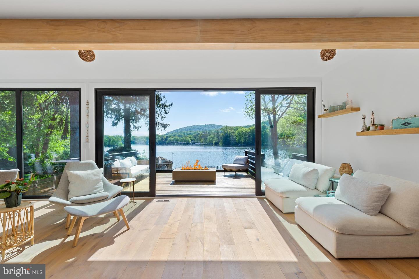 101 Lakeshore Dr — photo