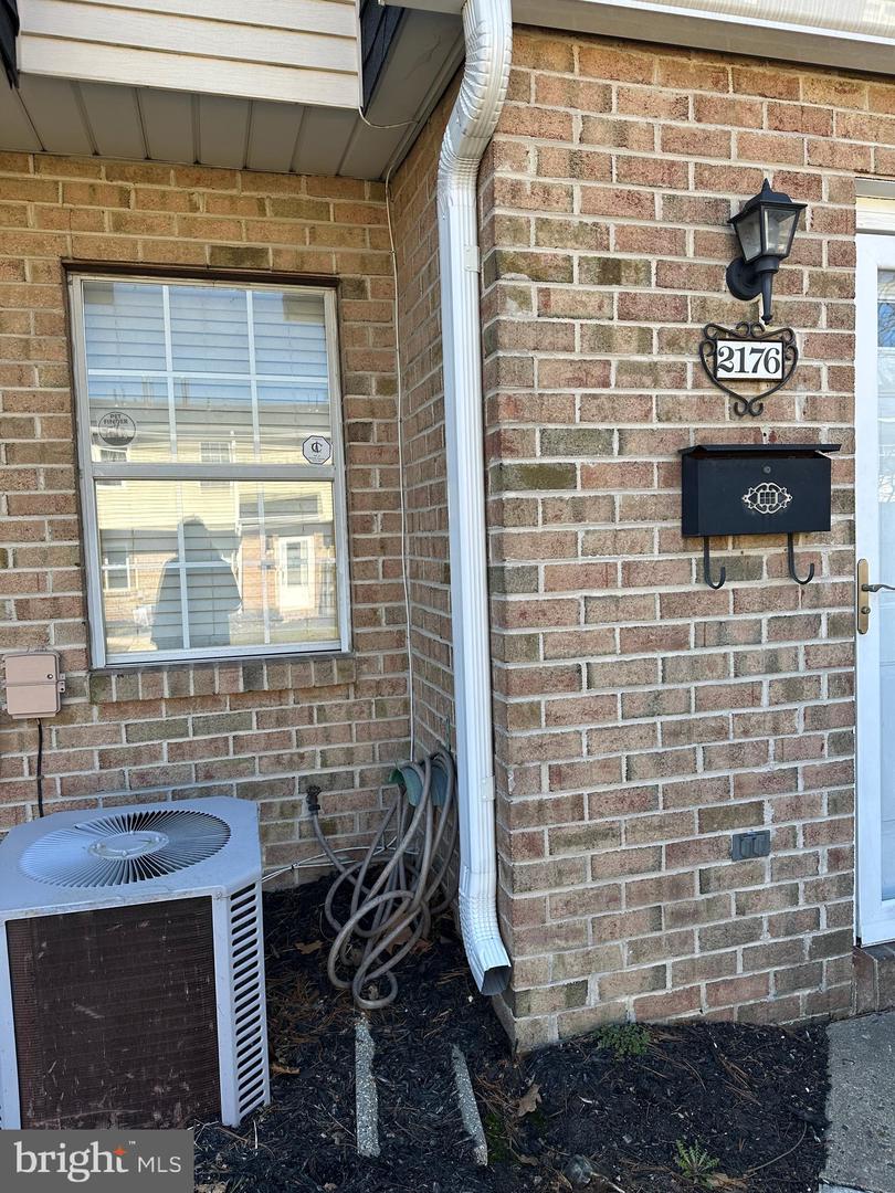 2176 Harbour Dr — photo