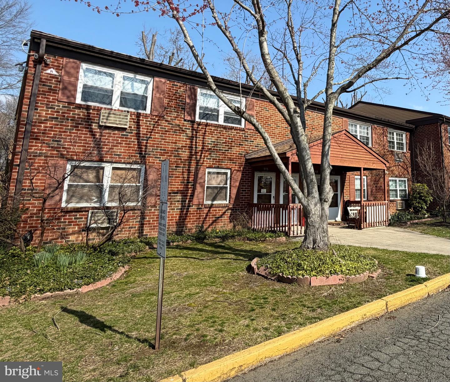 913 Garnet Dr — photo
