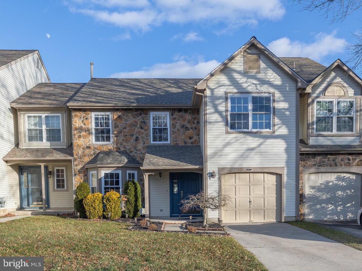 111 Sandhurst Dr — photo