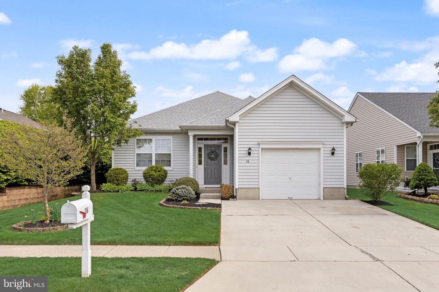 16 Fairfield Dr — photo