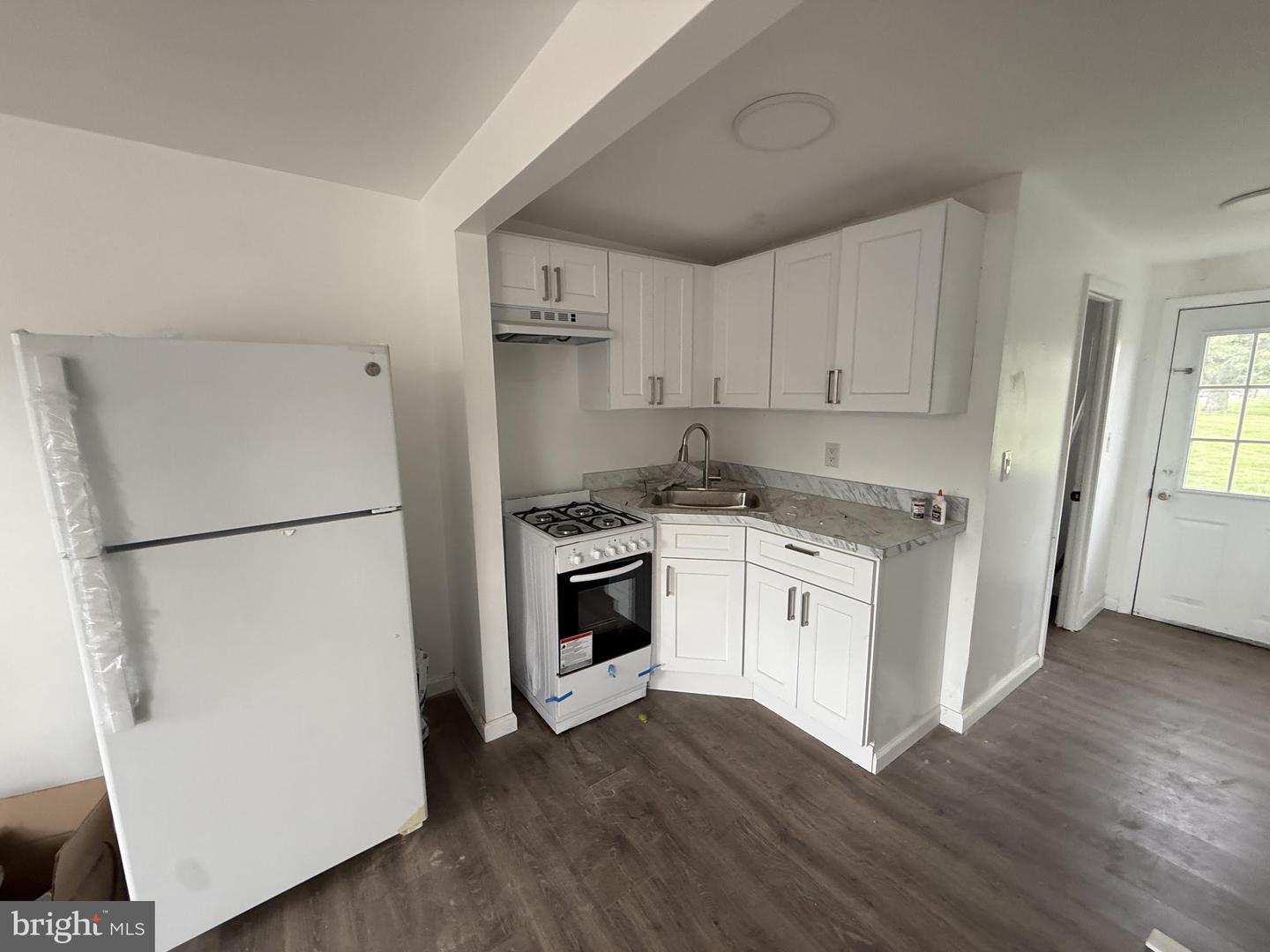 124 E Main St #B — photo