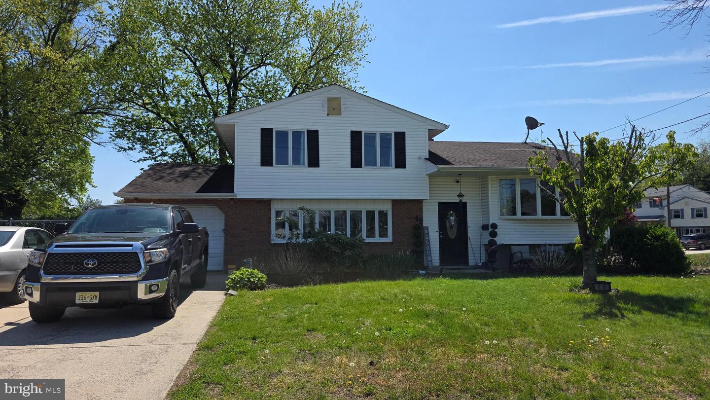 48 Princeton Dr — photo
