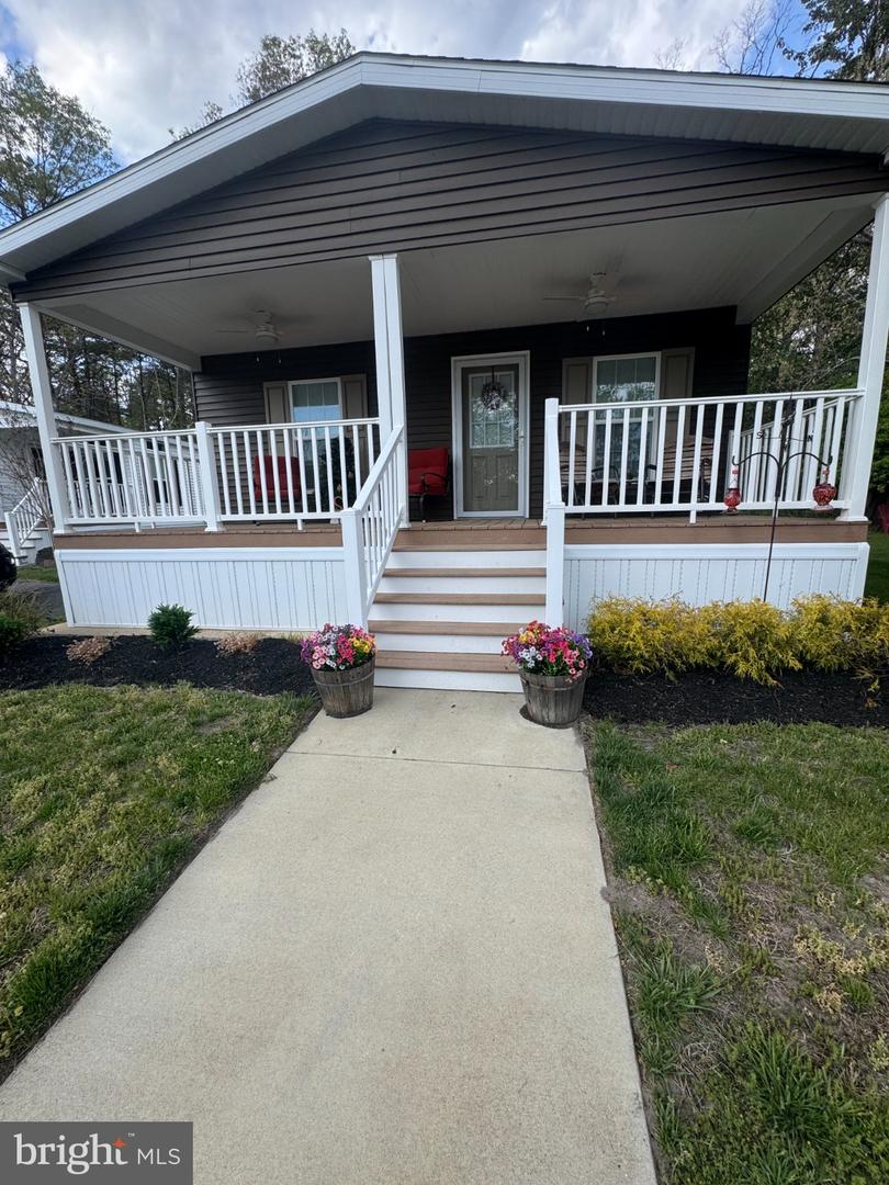 57 Meadowbrook Dr — photo