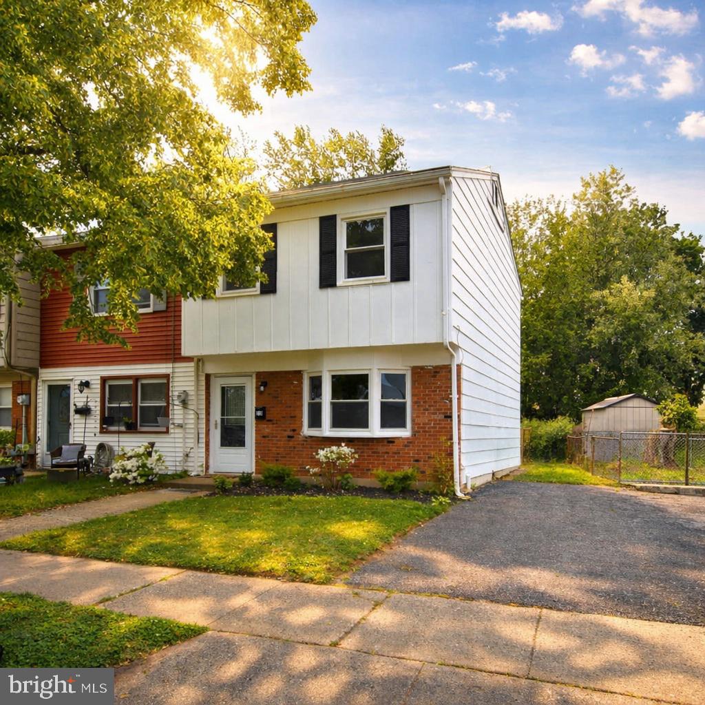 216 E Pearl St — photo